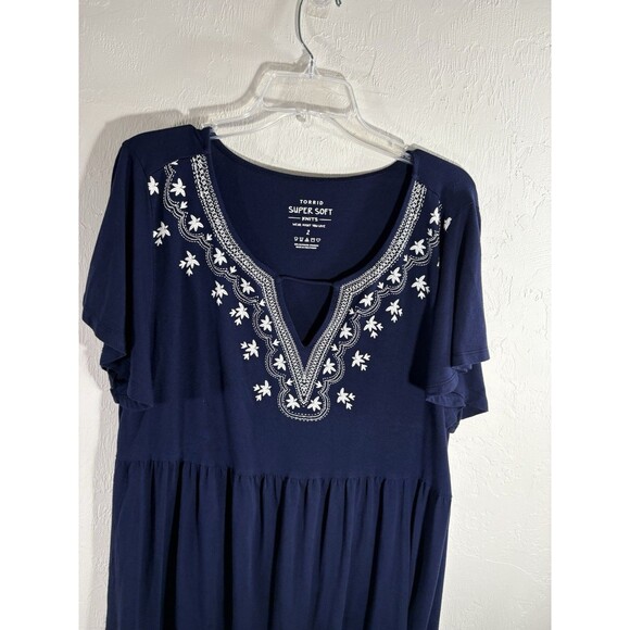 Torrid Navy Blue Design Trim V-Neck Short SL Baby Doll Womens Sz 2 Large Blouse - Picture 9 of 9